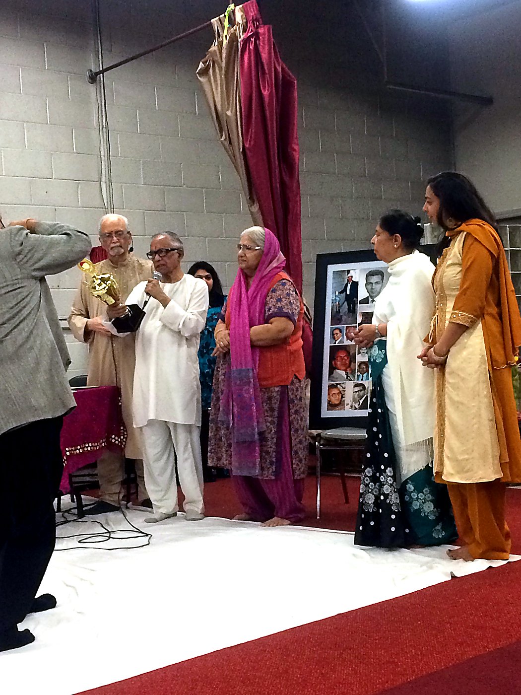 The presentation begins, in front of the photographs of Shri M D Sharma